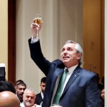 La Justicia ordenó la inhibición de bienes de Alberto Fernández por la causa de los seguros