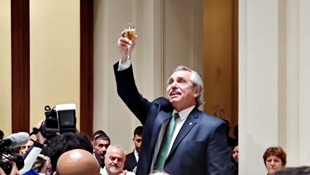 La Justicia ordenó la inhibición de bienes de Alberto Fernández por la causa de los seguros