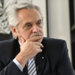 Ordenaron un entrecruzamiento de llamadas de Alberto Fernández y todos los imputados en el escándalo de los seguros