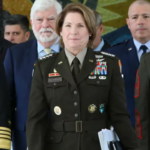 En medio de los cruces con China por la base espacial, llegó a la Argentina una jefa militar clave de EEUU