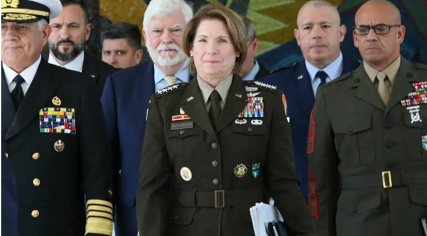En medio de los cruces con China por la base espacial, llegó a la Argentina una jefa militar clave de EEUU