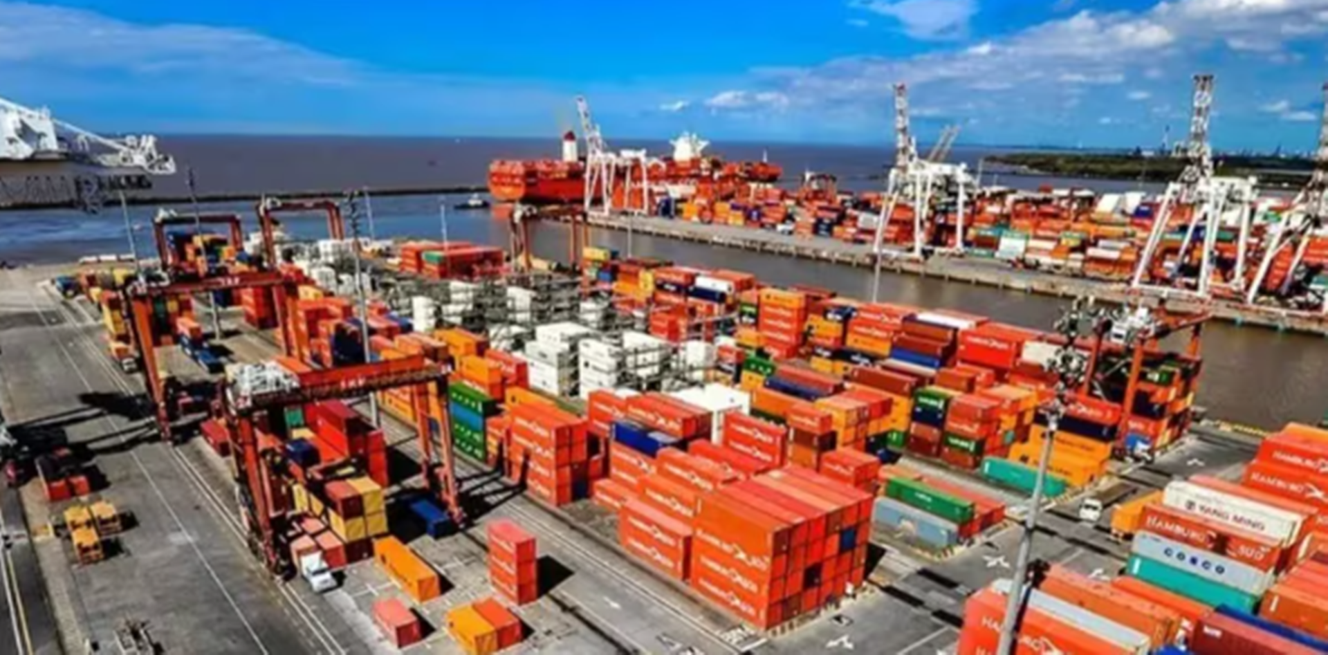 El Gobierno de Javier Milei redujo los impuestos para las importaciones textiles, calzado y los electrodomésticos