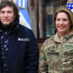Tras demoras con su vuelo, Javier Milei llegó a Ushuaia y se reunió con la jefa del Comando Sur de Estados Unidos