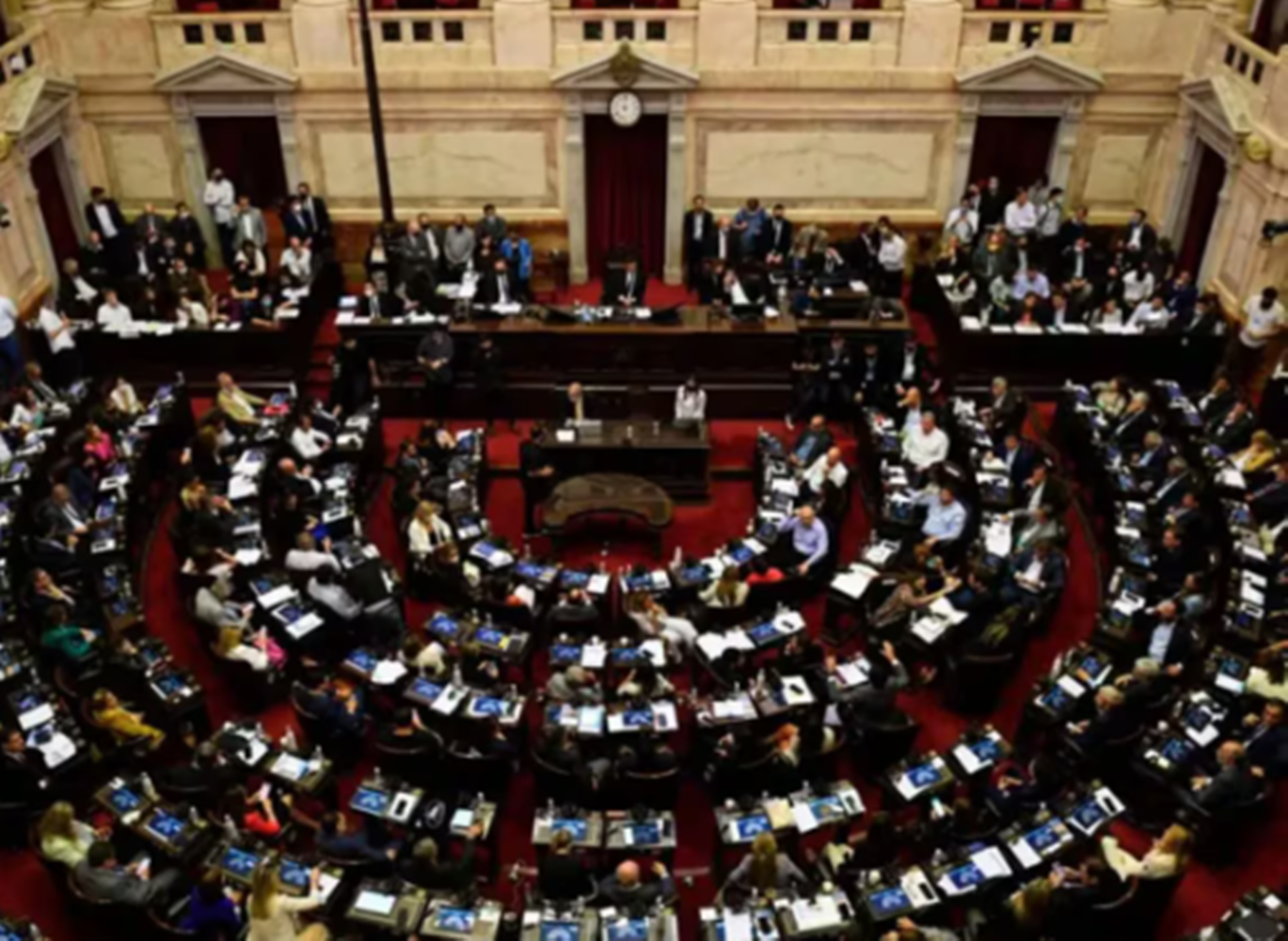 Aprobaron la reforma a las jubilaciones de la Ley Bases en una votación cerrada