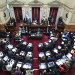 Los senadores se aumentaron el sueldo un 169% en plena sesión sin debate previo