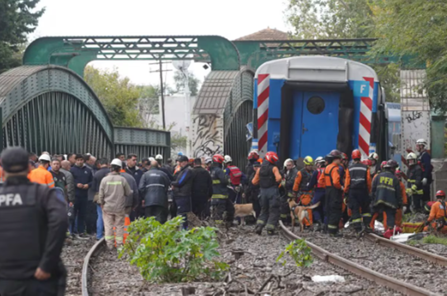 Jorge Macri confirmó que quedan 14 pasajeros internados tras el choque de trenes en Palermo: “Son contusiones difíciles”