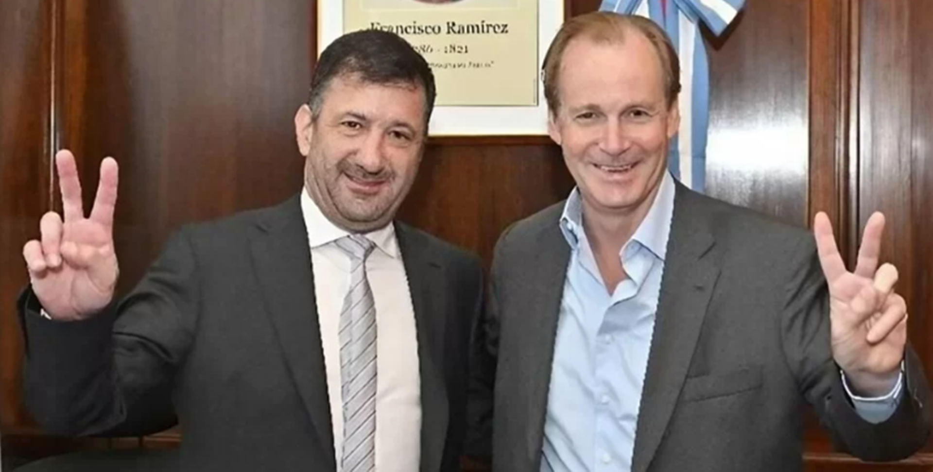 El GRAVEMENTE implicado en ENRIQUECIMIENTO ILICITO critica al gobierno de Milei por la crisis del GAS mientras su mano derecha apoya la Ley Bases