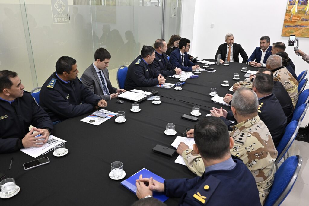 El Gobernador mantuvo una reunión de trabajo con personal de la ...