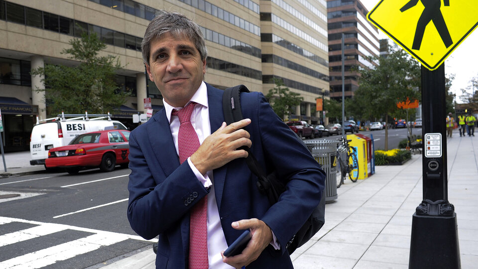 Luis Caputo remarcó el aumento de las jubilaciones y apuntó contra la oposición: “Quieren pegarle al equilibrio fiscal”