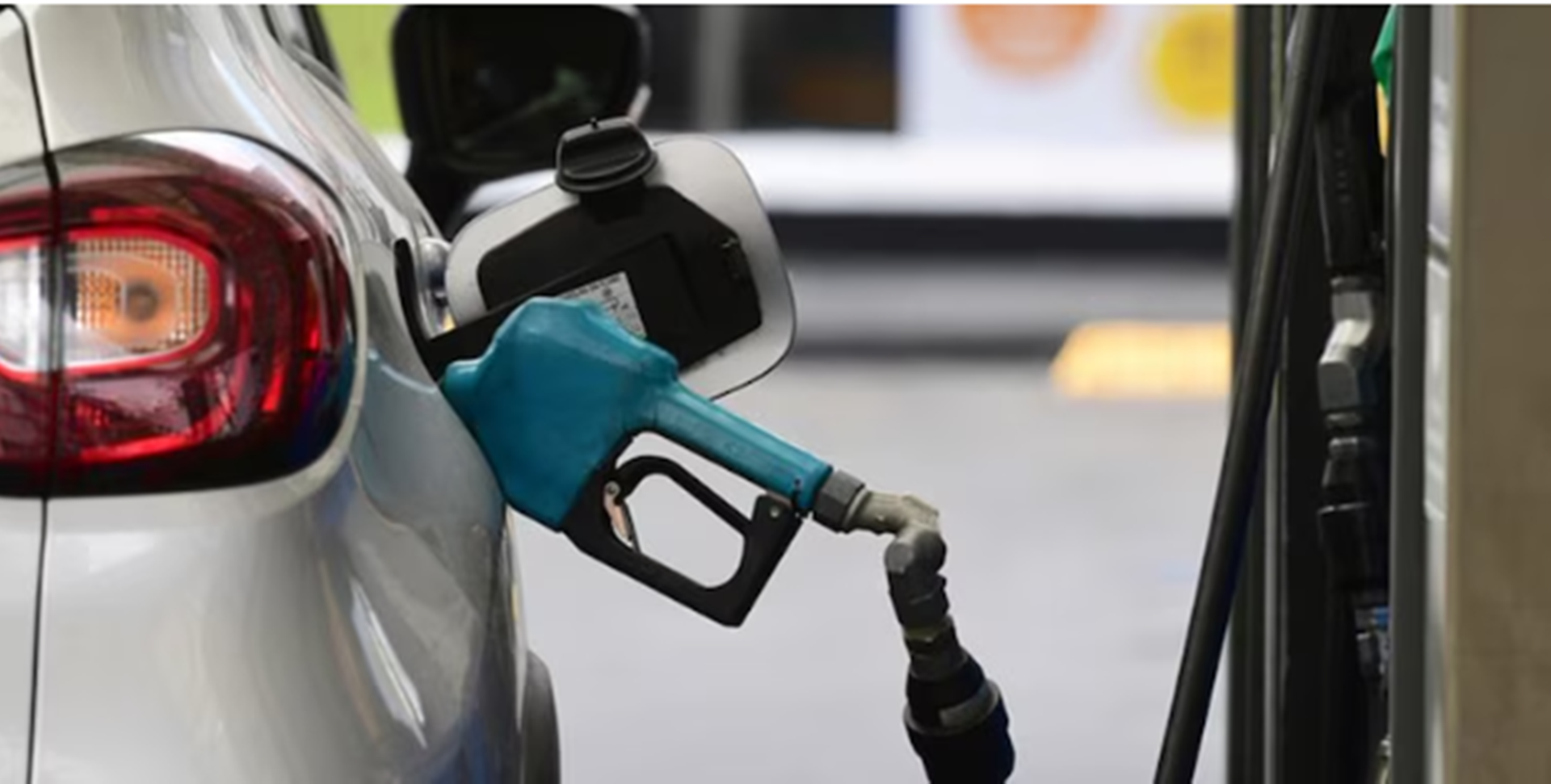 El Gobierno autorizó una suba en los combustibles