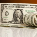 El dólar Blue acelera su escalada por encima de los $ 1.300