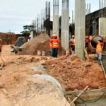 Tras frenarlas durante seis meses, el Gobierno reactivará casi 400 obras públicas