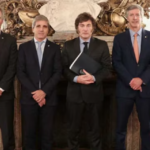 El Ministerio de Economía anunció la compra de dólares al BCRA para cubrir vencimientos de deuda con los bonistas
