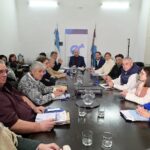 Provincia mejora la oferta a docentes: propone igualar inflación hasta diciembre y una suma fija que incluye a jubilados