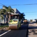 Obras Públicas: siguen los trabajos de pavimentación en la calle 3 de diciembre