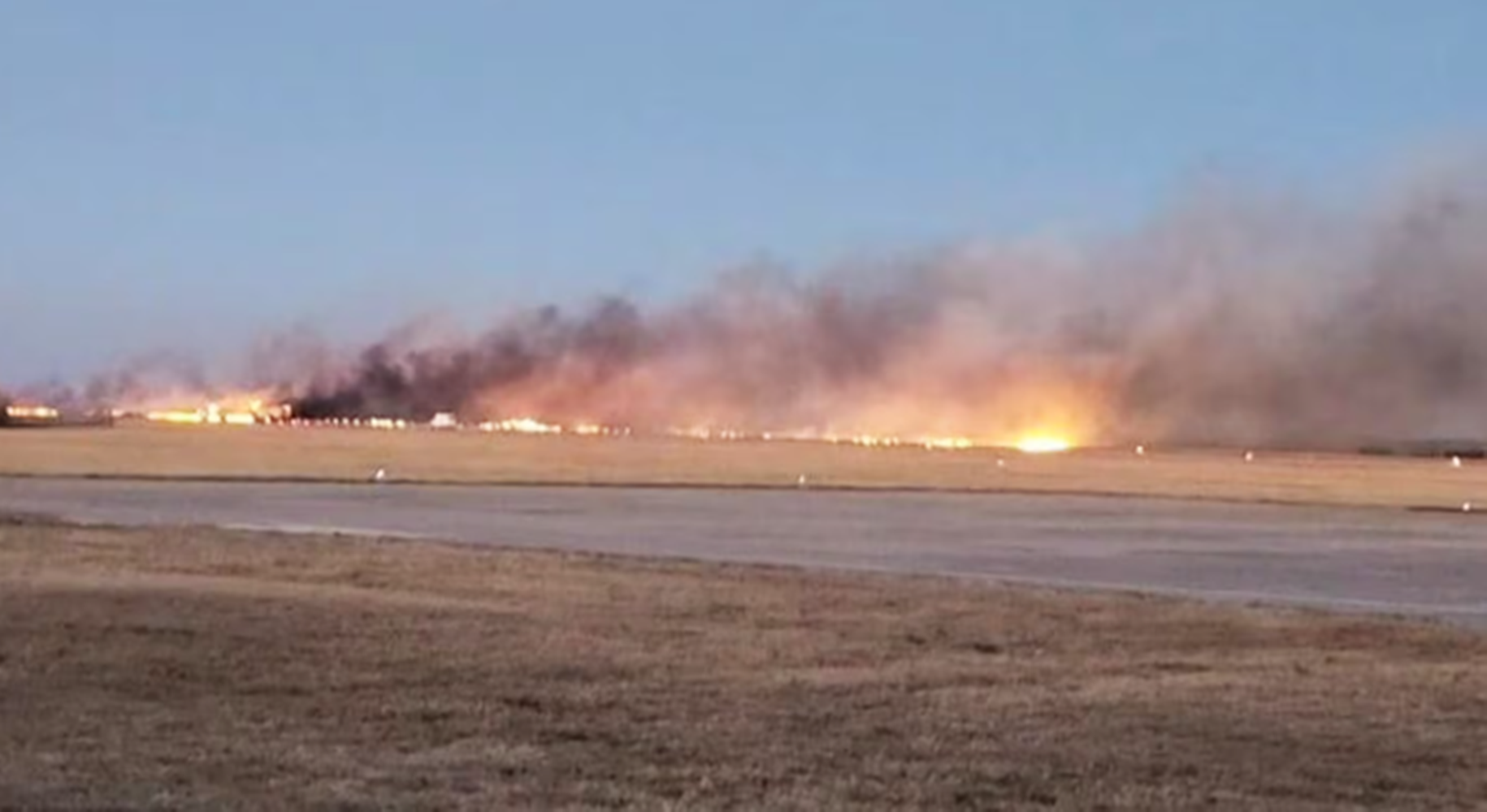 Tragedia en el aire: se estrelló un avión de la Fuerza Aérea y murió el piloto