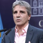 Luis Caputo reafirmó que el Gobierno cumple con las promesas y adelantó que eliminarán los impuestos