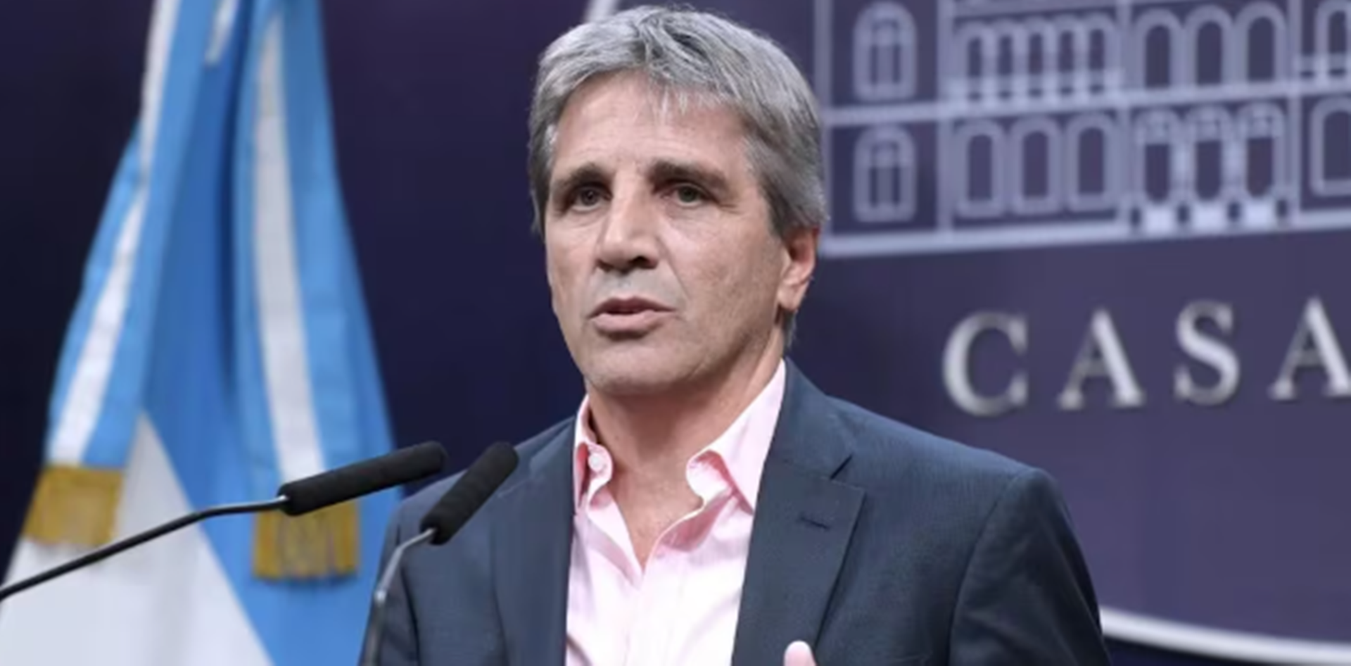 Luis Caputo reafirmó que el Gobierno cumple con las promesas y adelantó que eliminarán los impuestos