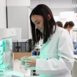 El Gobierno no apoyará ningún proyecto científico nuevo este año y advierten que ya comenzó la fuga de cerebros