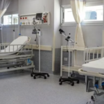 El Gobierno evalúa cobrar la atención a extranjeros en hospitales públicos