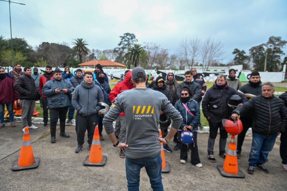 Instructores y motociclistas se capacitaron en conducción segura
