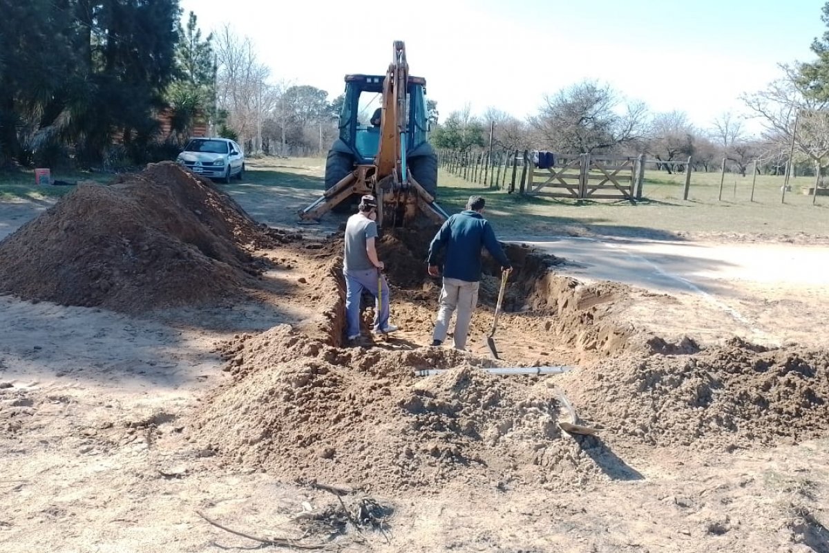 Comenzó la construcción de un baden que vincula el Camino de la Costa con Pueblo Belgrano