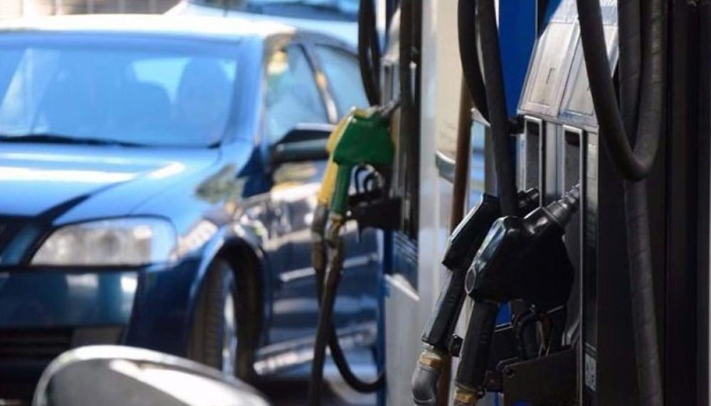 Por los altos impuestos, la nafta argentina es la más cara de la región, sólo superada por Uruguay
