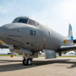 Luis Petri y la Armada presentaron el avión de exploración Orion adquirido a Noruega
