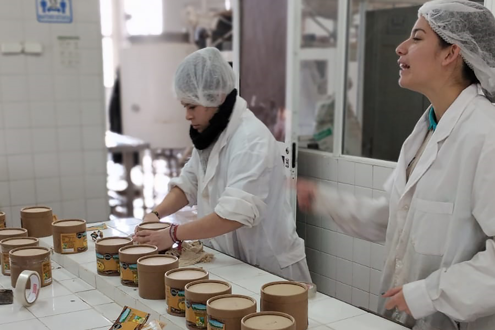Una escuela entrerriana elabora el dulce de leche del mejor alfajor triple del país
