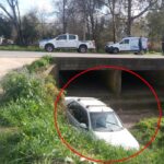 Tras siniestro vial un automóvil cayó al zanjón de la Cañada