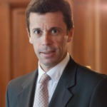 Algo huele mal en la Compañía Entrerriana de GAS S.A., y no es gas. El Director jugaría a dos puntas