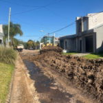 Avanza el movimiento de suelo para pavimentación en diversos barrios de Gualeguaychú