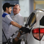 Por las subas del petróleo internacional y los impuestos, las naftas y el gasoil aumentarán hasta 4%