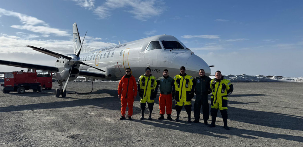 Por primera vez, un avión SAAB 340 traslada científicos a la Antártida