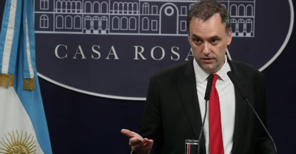El Gobierno anunció que los hospitales públicos y las universidades podrán cobrarles a los extranjeros