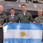 Luis Petri festejó la llegada del primer avión F-16 desde Dinamarca y respaldó a la Fuerza Aérea Argentina: “Más equipados, preparados y fuertes”
