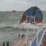 Dos barcos petroleros rusos naufragaron en el estrecho de Kerch y hay temor por el impacto ambiental