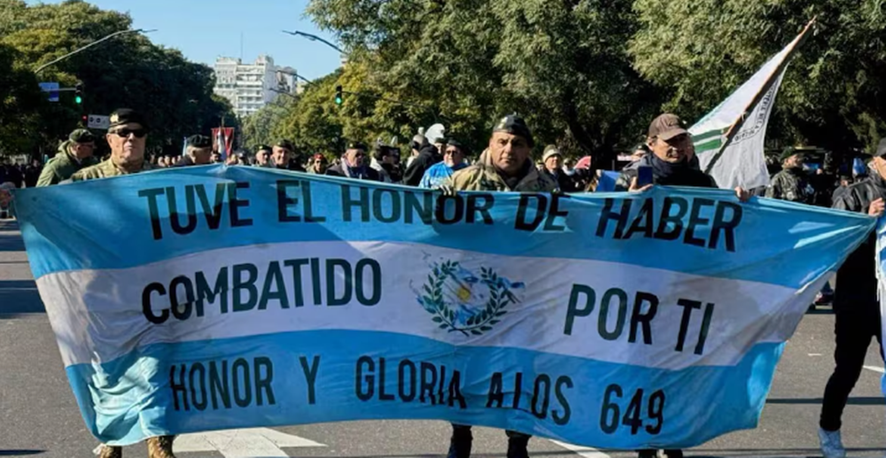 Después de cuatro años sin vuelos, 150 familiares de caídos en Malvinas partieron rumbo a las islas