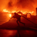 Incendios en California: más de 30 mil personas fueron evacuadas y declararon la emergencia en Los Ángeles