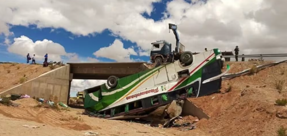 Un micro volcó en la frontera entra Argentina y Bolivia dejando 19 víctimas fatales