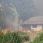 Incendios en Epuyén: el gobierno provincial evacuó la zona y advirtió que “la situación es crítica”
