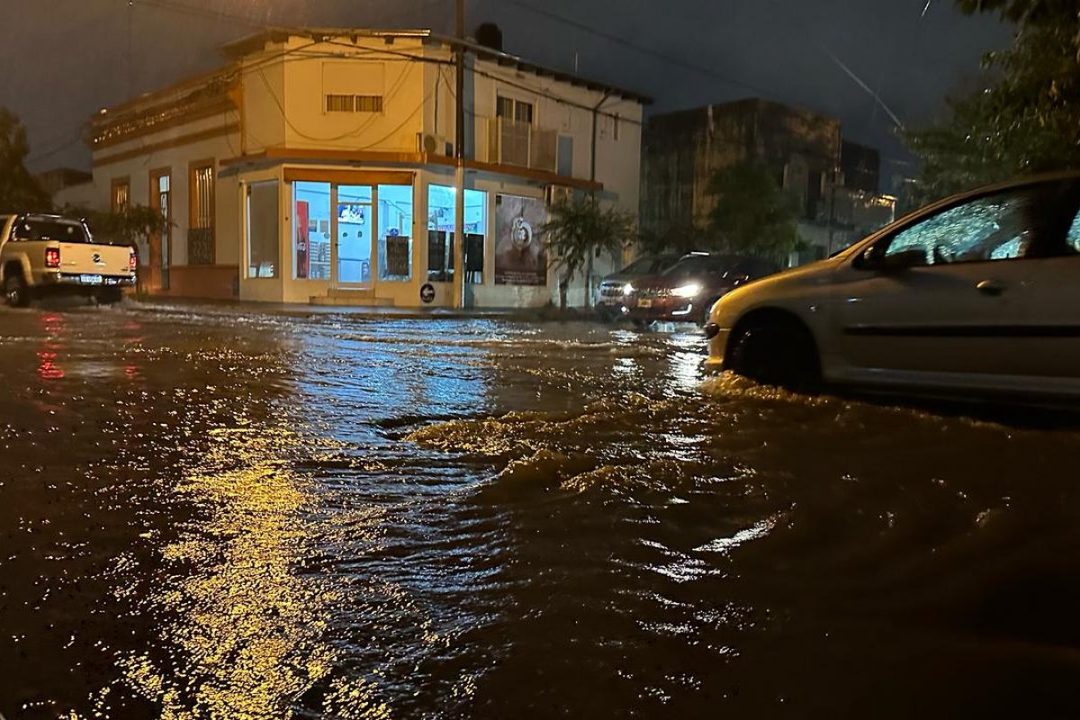 Temporal en Gualeguaychú: calles anegadas y Alerta Naranja por tormentas
