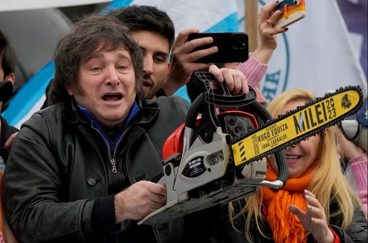 “Sigue la motosierra”: El Gobierno firmará un decreto para disolver o transformar otros 50 organismos estatales