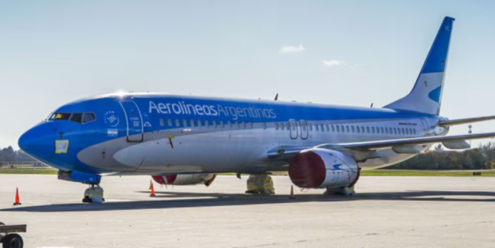 Un avión de Aerolíneas Argentinas tuvo que aterrizar de emergencia en Ezeiza por fallas en el motor