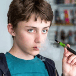 Pediatras alertan por los efectos nocivos del vapeo en adolescentes