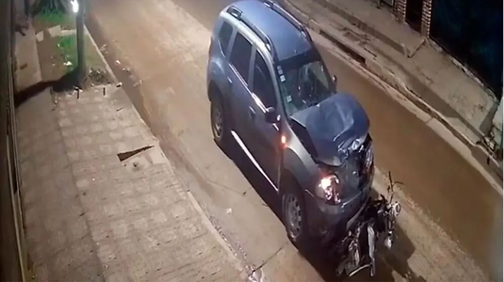 Arrastró con su auto a una mujer por 50 metros, la mató e intentó fugarse