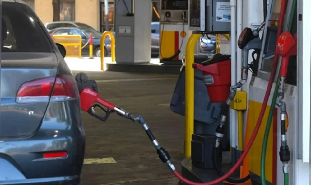 Advierten que en julio el combustible “podría aumentar un 5%”