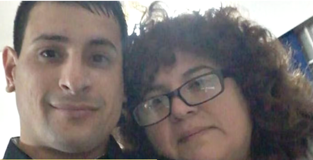 Decapitó a su mamá con un hacha y fue hasta la clínica a pedir ayuda
