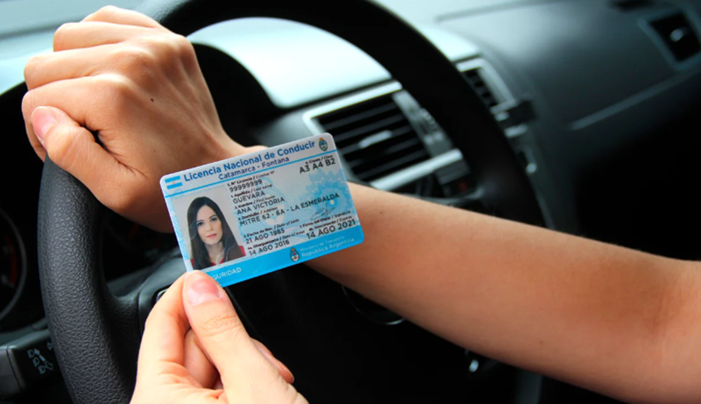 El increíble caso del psicólogo trucho: firmó más de 300 certificados para licencias de conducir