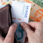 La Argentina dividida: mientras la mitad de los hogares no llega a fin de mes, más del 30% compra en dólares